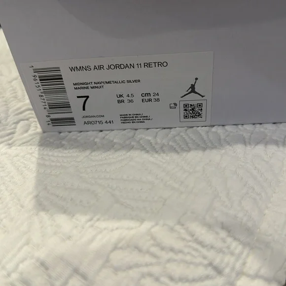 Women’s Air Jordan 11 Retro size 7 - Picture 5 of 5